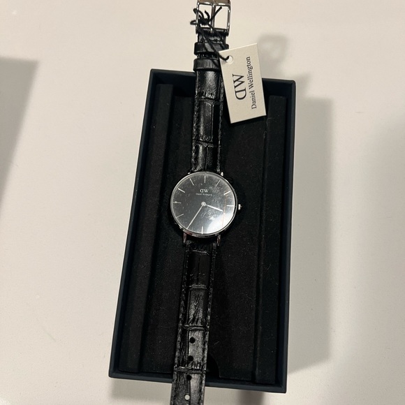 Women’s Daniel Wellington Watch - Picture 10 of 10